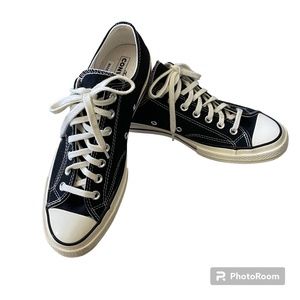 Chuck 70s Vintage Canvas Men's Shoe in Size 9- Low Top